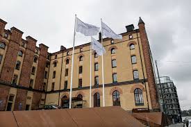 I stockholmsområdet finns fem servicekontor där skatteverket, försäkringskassan och pensionsmyndigheten erbjuder gemensam service. Mitt I Stadslivet Frodas En Medicinfabrik Arbetet