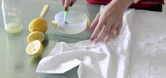 كيفية إزالة البقع من الملابس البيضاء حياتك