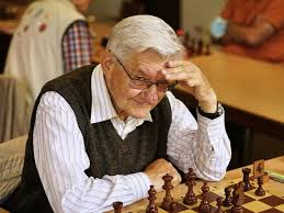 Liebenswerter Kämpfer: Oberhausener Schachszene trauert um Manfred Langer