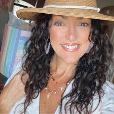 Lori Jean's Instagram, Twitter & Facebook