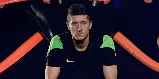 He has great potential, but he's still very young. Lewandowski Football Boots Buy Nike Phantom At Unisport