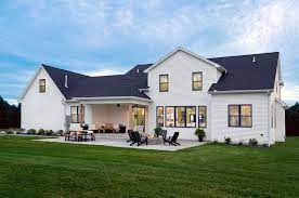 Modern Farmhouse Vinyl Siding Institute Vsi Modern Farmhouse Exterior Vinyl Siding House Exterior House Colors