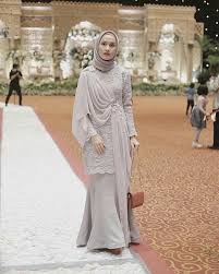 Berikut contoh puisi perpisahan untuk siswa sd, smp, sma, hinggga. Halaman Download 9 Ide Penampilan Wisuda Dengan Kebaya Dan Hijab Syar I Anti