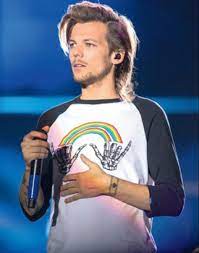 Louis Tomlinson With Long Hair In 2021 Louis Tomilson Louis Tomlinson Louis Tomlinsom