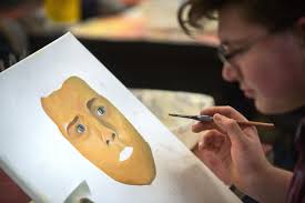 Miss Illinois gives Heyworth students lessons in art, life