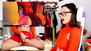 Velma Plays with Her Pussy Watching Scooby Doo Porn: Babe Babe Porn