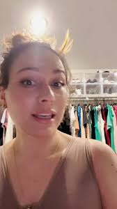 Hi 👋🏻 I’m almost back to normal. Just wanted to say hello 😘 #viviantries 