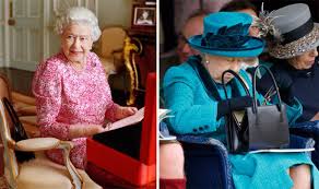 Queen Elizabeth Ii News Why Does The Queen Always Carry A Handbag Royal News Details Star Mag