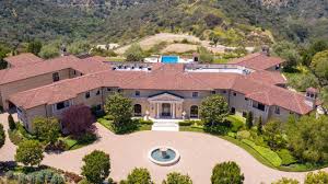 Property records show harry and meghan's new mansion was built in 2003. Inside Meghan Markle And Prince Harry S Mansion Stay Arranged By Pal Oprah