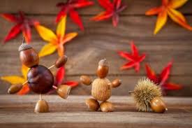 Große und besonders schöne kastanien finden sie meist etwas abseits der straße in der herbstmitte. Basteln Mit Kastanien Die Besten Bastelideen Fur Kleinkinder