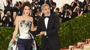 Ich habe fast angefangen, zu weinen. Da Ist Der Babybauch Neue Schwanger Pics Von Amal Clooney Promiflash De