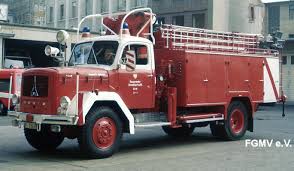 bootswagen der 1 generation dieser bildete zusammen mit dem taucherwagen den wasser rettungszug das auf de feuerwehr fahrzeuge feuerwehr frankfurt feuerwehr