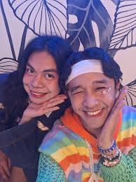 Had the best day only the 2nd time in my life I've seen them 🥰this time I  could feed them apples... in the uk