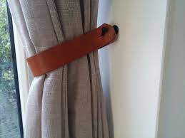 gordijn embrasse maken van een leren riem gordijnen embrasse gordijnen maken