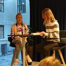 Toppblogger postet bilde av babyen sin med krystaller på kroppen og reklamerte for en butikk som selger drømmen om vibrerende, helende, energigivende og helsebringende steiner. Facebook