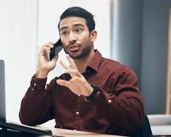 person talking to a consultantの画像