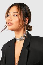 Gargantilla llamativa con rosa