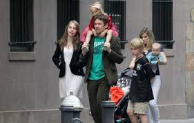 Both couples live in new york. Ethan Hawke Biography Photos Facts Family Kids Affairs Height And Weight 2021 Zoomboola