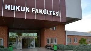 Yks'ye girecek öğrenciler tabloda belirttiğimiz hukuk fakültesi 2021 taban puanları ve başarı sıralamalarına göre tercih yapabilirler. Hukuk Fakultesi 2021 Taban Puanlari Nedir Ankara Hukuk Kac Binle Aliyor 2021 Iste Ankara Hukuk Fakultesi Bolumu Olan Universiteler Ankara Egitim Haberleri