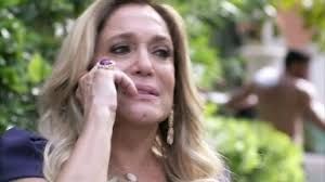 Pilar marca de sair para jantar com Jacques