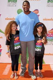 Strahan's twin daughters were born two years before he and muggli divorced. Michael Strahan Allegedly Paid Hush Money To Ex Wife S Sister He Was Accused Of Spying On Daily Mail Online