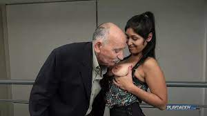 Ella quiere la gran polla del abuelo | xHamster