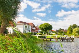 Heute beherbergt das historische, im stil der renaissance errichtete schloss die fielmann akademie. Strauers Hotel Am See Kulinarisches Highlight Am Ploner See Sh Guide