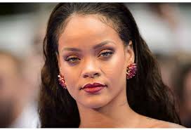 Das schmälert schon einmal den wiederverkaufswert, wenn auch diese hairlines nicht hörbar sind. 10 Worst Celebrity Hairlines That Will Leave You Shocked