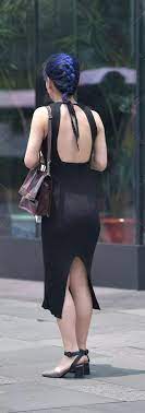 台湾美女街拍 包臀裙后开叉美背诱惑 如此迷人的身影街拍熟女第2张 街拍美女网