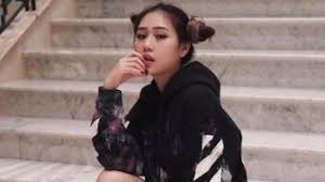 Halo namaku sisca kohl dan aku sering buat video dengan adikku aliyyah! Kumpulan Berita Rumah Sisca Kohl 8 Potret Rumah Sisca Kohl Mewah Dan Punya Alat Alat Canggih