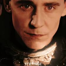 Edición de Tom Hiddleston con música de fondo