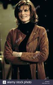 Being irresistible to women, he also does not feel any challenge in that area. Rene Russo Die Thomas Crown Affare 1999 Stockfotografie Alamy