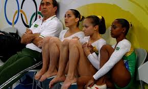 Daiane garcia dos santos (10 şubat 1983, porto alegre doğumlu) emekli bir artistik jimnastikçi. Mentor De Daiane Dos Santos Tecnico Ucraniano Oleg Ostapenko Morre Aos 76 Anos Esporte News Mundo