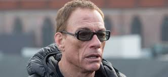 Enaos.net, un lieu où nous pouvons rendre hommage a ceux que nous avons aimés et respectés. Les Touchantes Confidences De Jean Claude Van Damme Sur Son Enfance