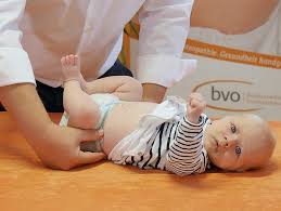 Osteopathie beim baby und kind. Osteopathie Sanfte Hilfe Auch Schon Fur Die Kleinsten