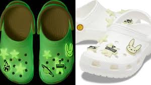 Unicorn & rainbow shoe charm set for crocs & jibbitz wristband (set of 4) top rated seller. Crocs Y Bad Bunny Se Asocian Para Iluminar El Clasico Clog Wapa Tv Noticias Videos