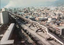 #阪神淡路大震災 発生直前 新聞配達員の方が 空が異常な黒さで(おそらく雲)不気味だったそうです。 気味悪 と思っていたら ドカン!! é˜ªç¥žå¤§åœ°éœ‡25é€±å¹´å›žæ†¶ äºžæ´²é€±åˆŠ