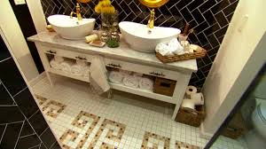 It's just so incredibly pink (or green or blue). Vintage Bathroom Decor Ideas Pictures Tips From Hgtv Hgtv
