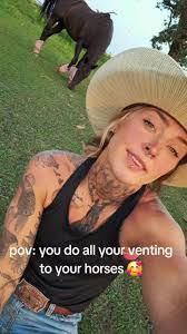 Cynthia Humphrey's Instagram, Twitter & Facebook