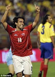 Recibe noticias, estadísticas, videos, resúmenes y más sobre colo colo mediocampista jorge valdivia en espndeportes. Colombia 2 Chile 4 Jorge Valdivia Masterclass Books Chile S Place In South Africa Daily Mail Online