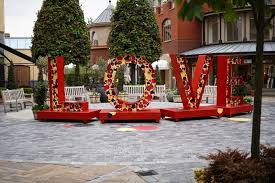 Here we've rounded up 10 of the best gifts you can find at the outlet, this christmas. Proud To Be Belgian By Maasmechelen Village X Charles Kaisin Dennmitch