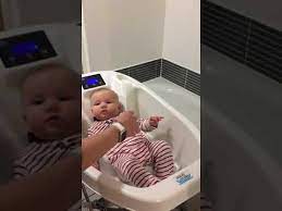 The aquascale is the most innovative infant tub in world, sold in over 40 counties around the globe. Aquascale Baby Bath Review Youtube