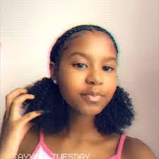 The darker hair contrasts well and looks beautiful. Pin By Zakya On H A I R Girls Natural Hairstyles Medium Hair Styles Black Girl Natural Hair