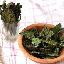 How To Make Quick Easy Kale Chips Recipe Making Kale Chips Kale Chips How To Make Kale