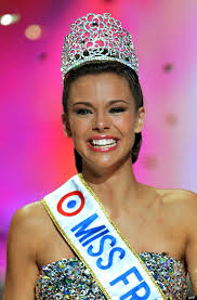 En effet, alors que la jeune femme de 27 ans était en première ligne lors de la crise sanitaire liée au coronavirus. Marine Lorphelin Miss France 2013 Miss Universe Dresses Miss Miss Lebanon