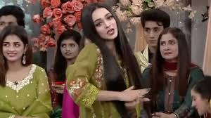 Mera Dil Ye Pukare Aaja | Pakistani girl Ayesha breaks the internet again  with 'Batiyan Bujhai Rakhdi' dance video | Viral News, Times Now