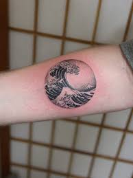 Hokusais great wave geometric rendering inner vision tattoo. The Great Wave Of Kanagawa Tattoo Variations Japan Tattoo Studio In Tokyo