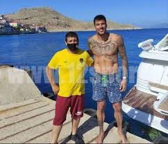 Σπουδαία δωρεά του γιώργου πρίντεζη στο νοσοκομείο της σύρου ο υπαρχηγός του ολυμπιακού δώρισε στο βαρδάκειο και πρώιο γενικό νοσοκομείο σύρου δυο φορητούς αναπνευστήρες μεγάλης αξίας. Printezhs Sportcyclades Gr