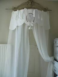 Large choix de lits, chevets de lit et têtes de lit pour la décoration de la chambre. 15 Idees De Ciel De Lit Ciel De Lit Lit Lit Baldaquin