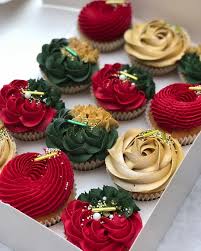 Taylor Made Cakes Of Tenterden On Instagram Christmas Elegance Cupcakes Available To Order Now Cu Gateaux Et Desserts Cupcakes Cupcake Noel